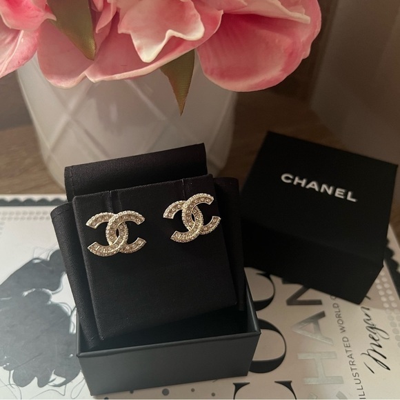 CHANEL Classic Gold CC Crystals Stud Earrings - AUTH - Picture 2 of 7